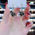 thumbnail image 1 of Corea del Sur primavera y verano nueva flor borla pendiente largo temperamento exquisito elegante tendencia moda Stud pendientes Tan Jianjun unisex, 1 of 2