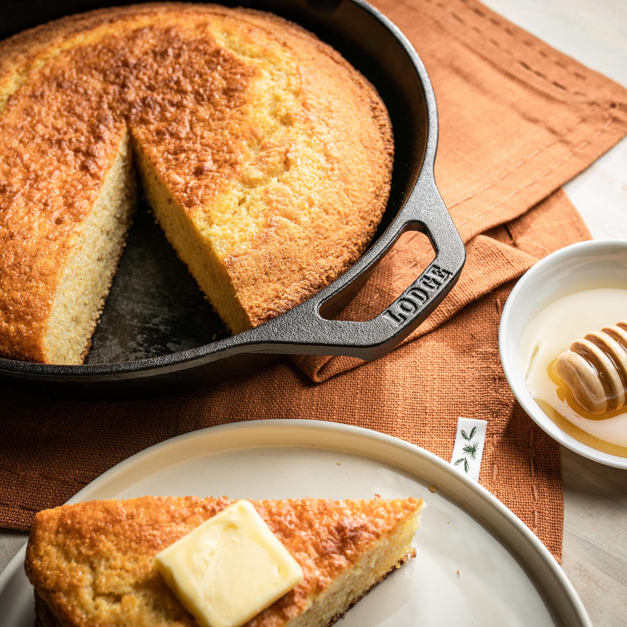 Lodge Sweet Spot Cornbread Mix, 16 oz Box – Sweet Southern Cornbread