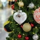 thumbnail image 3 of Xihbxyly Colgante Navideño con Foto, Forma de Corazón con Pluma de Ángel, Nuevo Diseño Mejorado, para Guardar Fotos, Decoración para Árbol Festivo, Regalo para Fiesta de Oficina, 1 Pieza, Plástico., 3 of 7