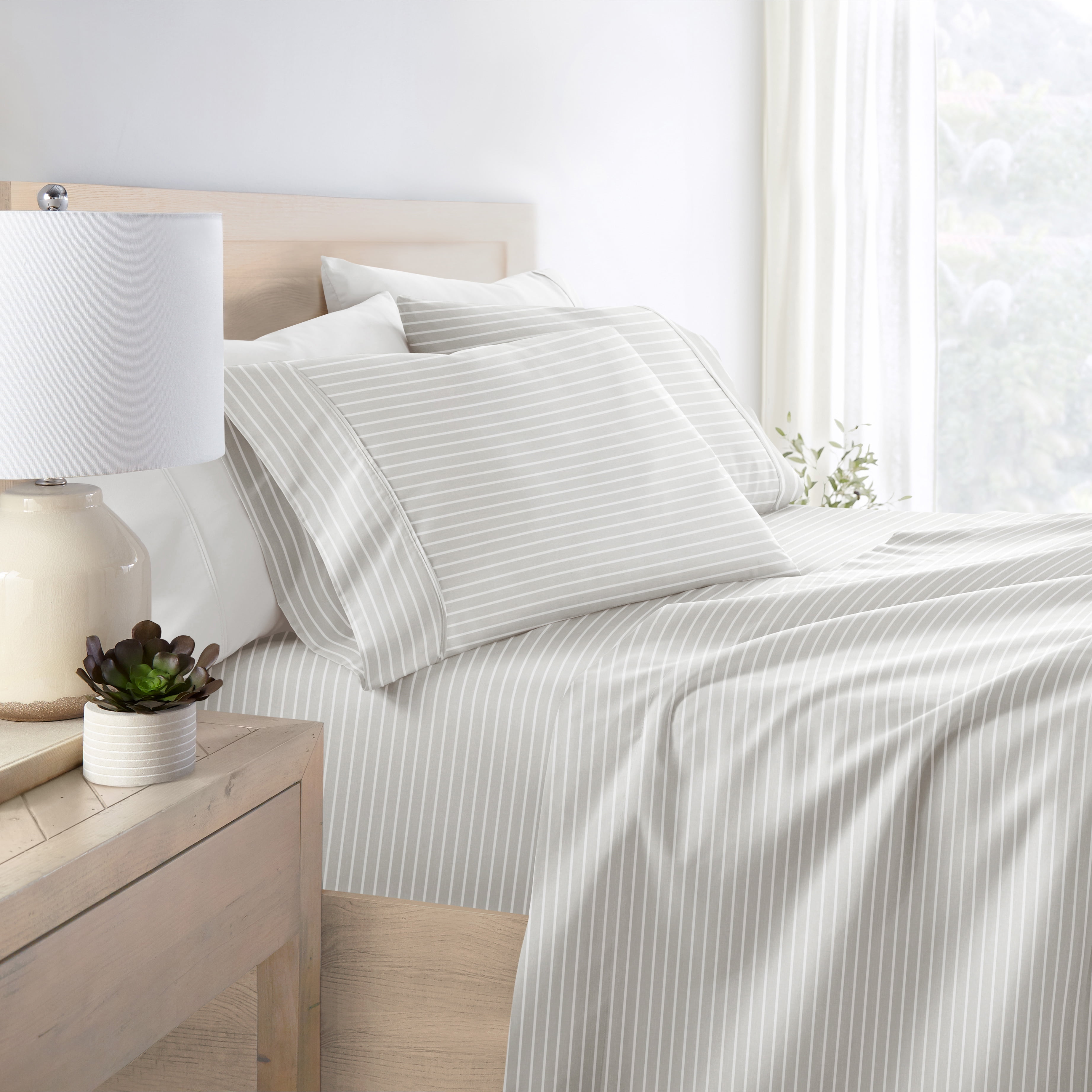 Noble Linens 4 Piece Pattern Microfiber Bed Sheets Set, Soft Lines Light Gray, Queen