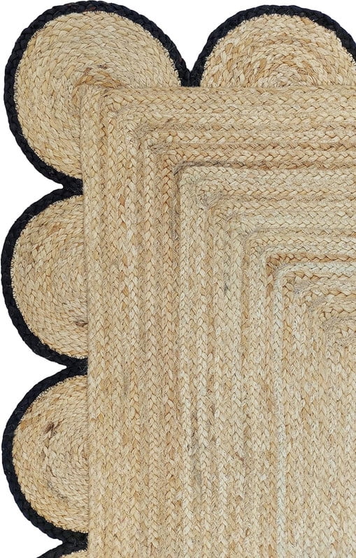 Scalloped Handwoven Natural Jute Area Rug, Black Trim, 4'x6'