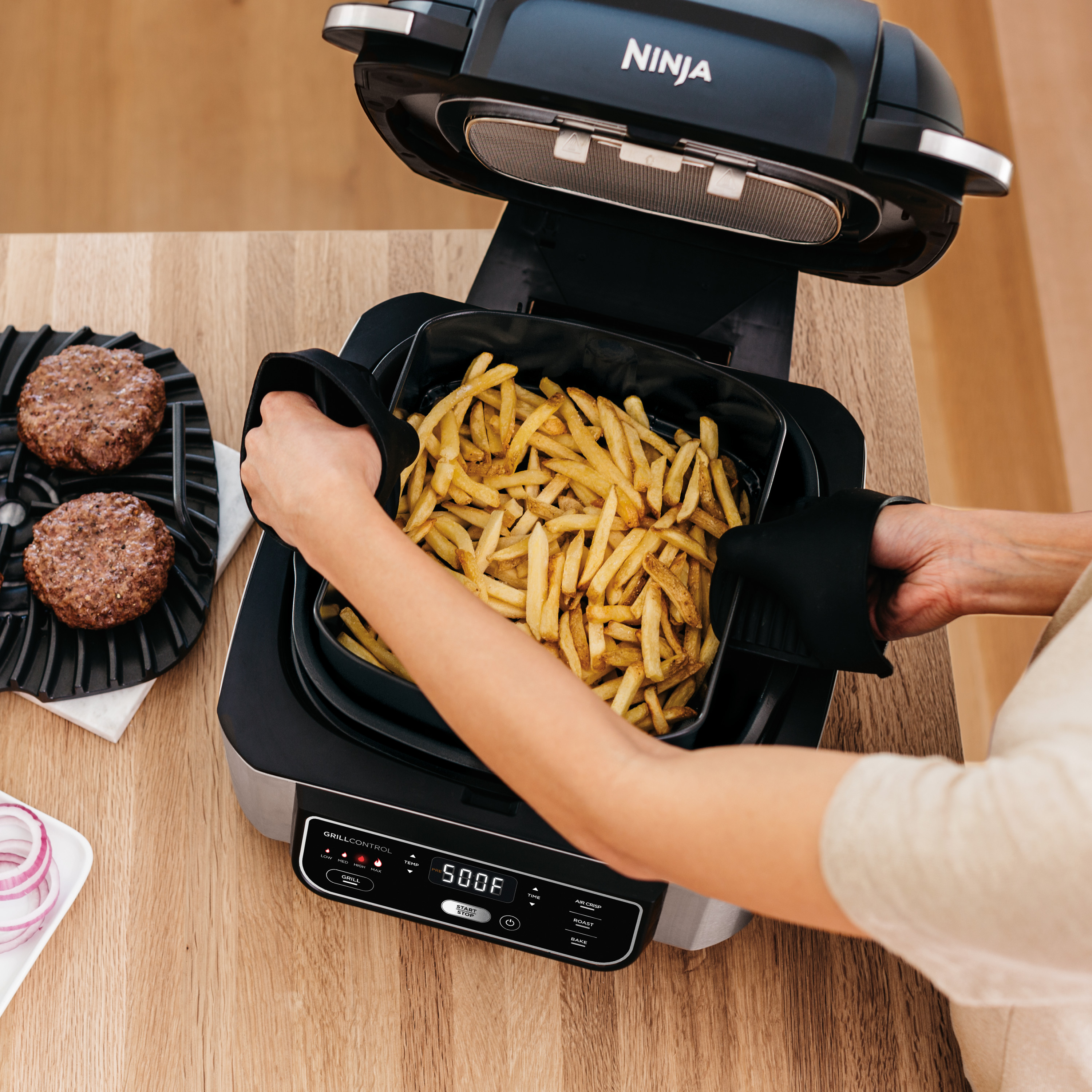 Ninja AG300 4-en-1 Parrilla Interior y Freidora de Aire, Sin Humo, 4 Qt, 100 Pulgadas Cuadradas de Área de Parrilla, Negro/Acero Inoxidable 5