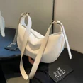 thumbnail image 2 of Bolso de hombro con cremallera de PU de gran venta para mujer 2024 Nuevo bolso cruzado con cremallera de color sólido de alta capacidad para viajes diarios para mujer, 2 of 5