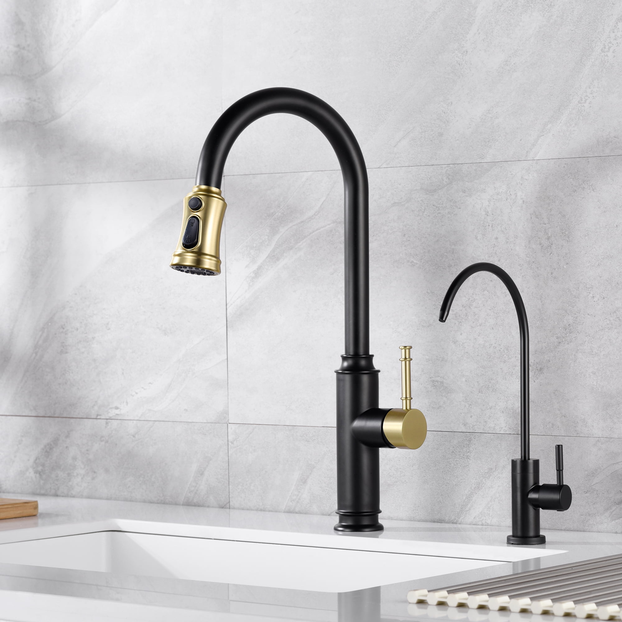 SUMERAIN Single Hole Kitchen Faucet with Pull Out Sprayer Stainless Steel Kitchen Sink Faucet Single Handle Faucet Swivel Spout,Black and Gold