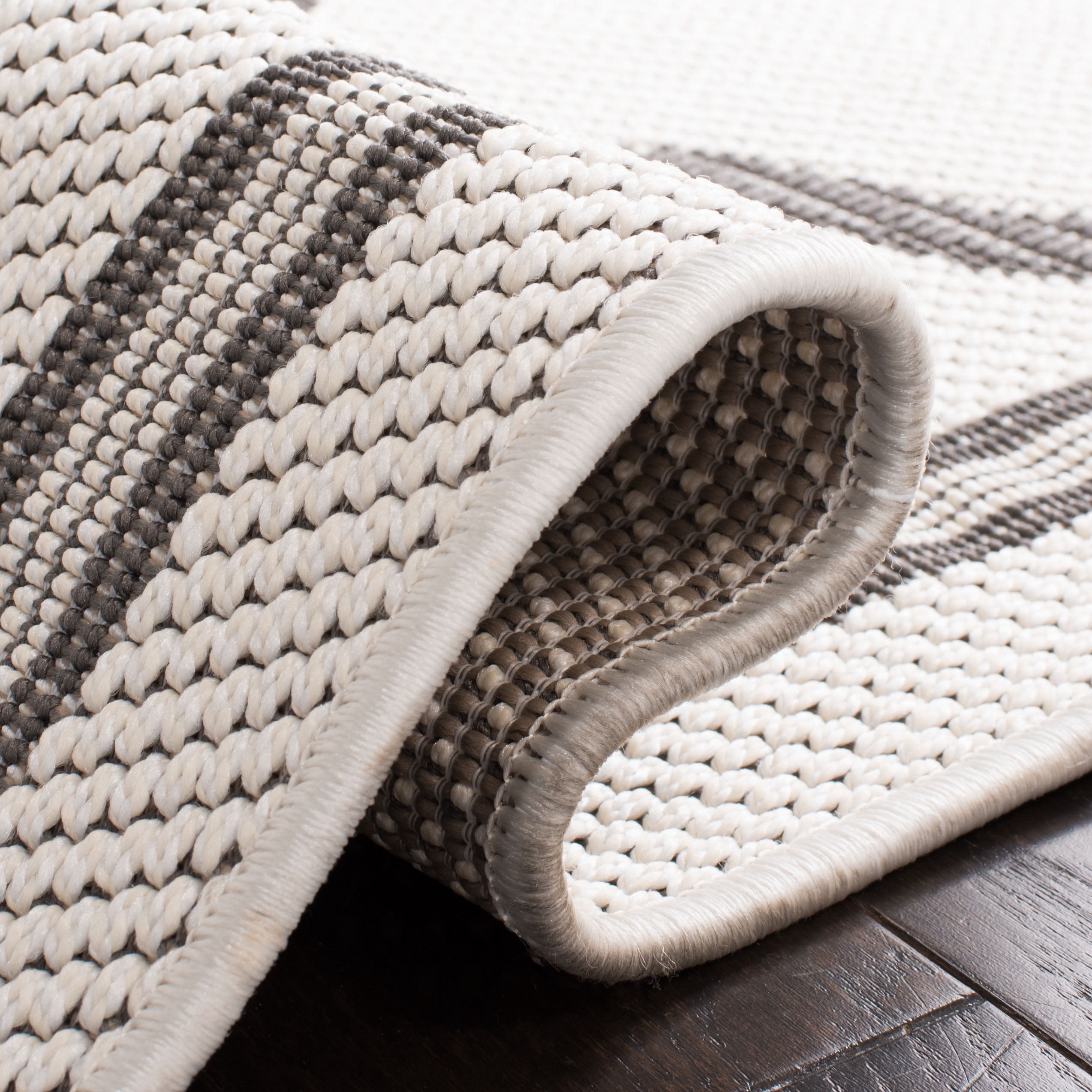 SAFAVIEH Machine Washable Rug Indoor/Outdoor Bermuda Collection - Bermuda Tamaya Geometric Machine Washable Indoor/Outdoor Area Rug, Ivory/Grey, 4' x 6'
