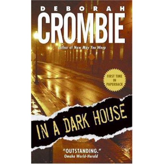 Pre-Owned In a Dark House (Mass Market Paperback) 0060525266 9780060525262