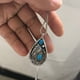 thumbnail image 4 of Retro grabar azul púrpura turquesa ovalada hoja de plumas collar colgante para mujer de plata, 4 of 5