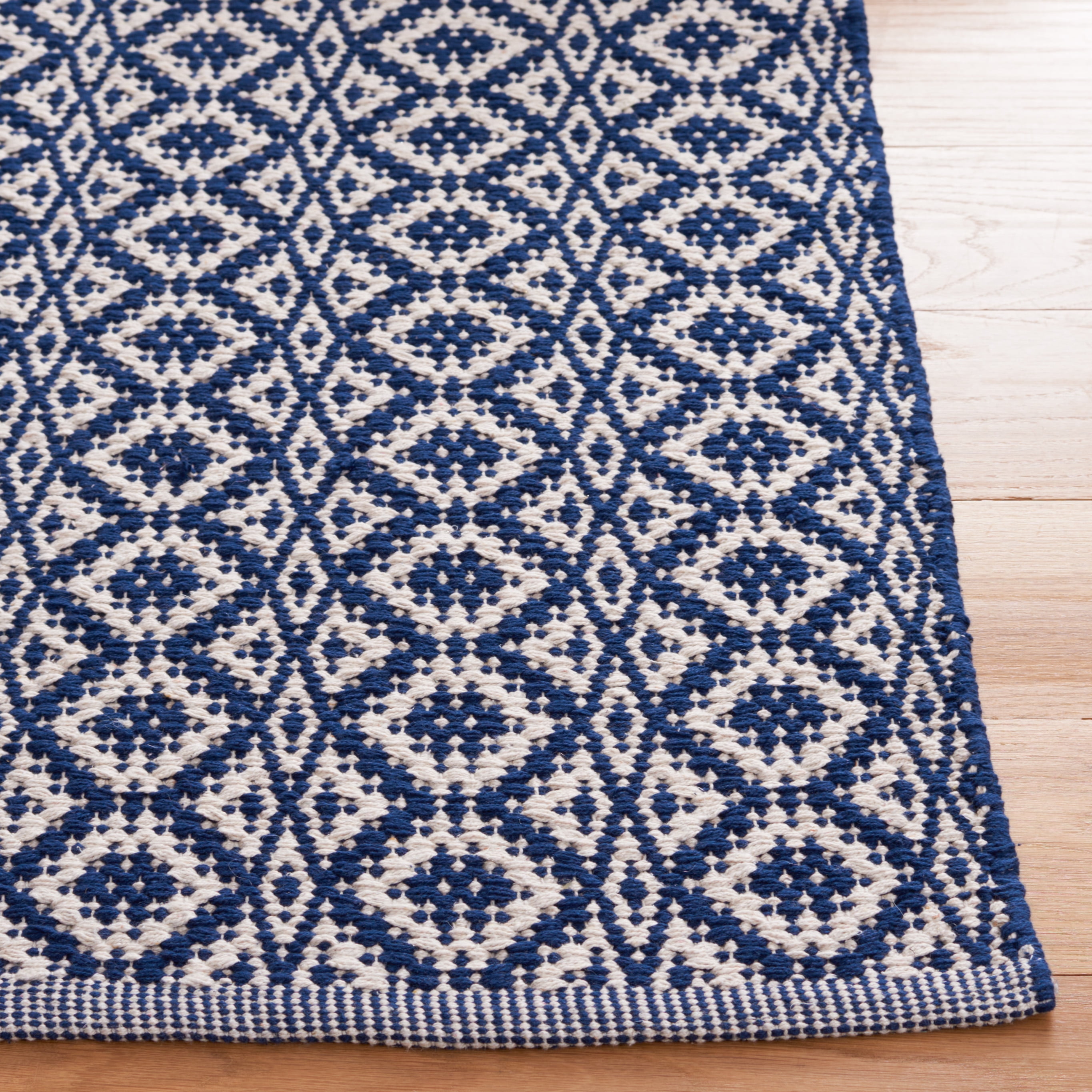 Safavieh Montauk Corrine Geometric Cotton Area Rug, Ivory/Navy, 6' x 9'