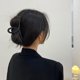 thumbnail image 1 of (Negro) Pinza de pelo negra Vintage de gran tamaño para mujer, clip de tiburón de viento frío de otoño, 1 of 5