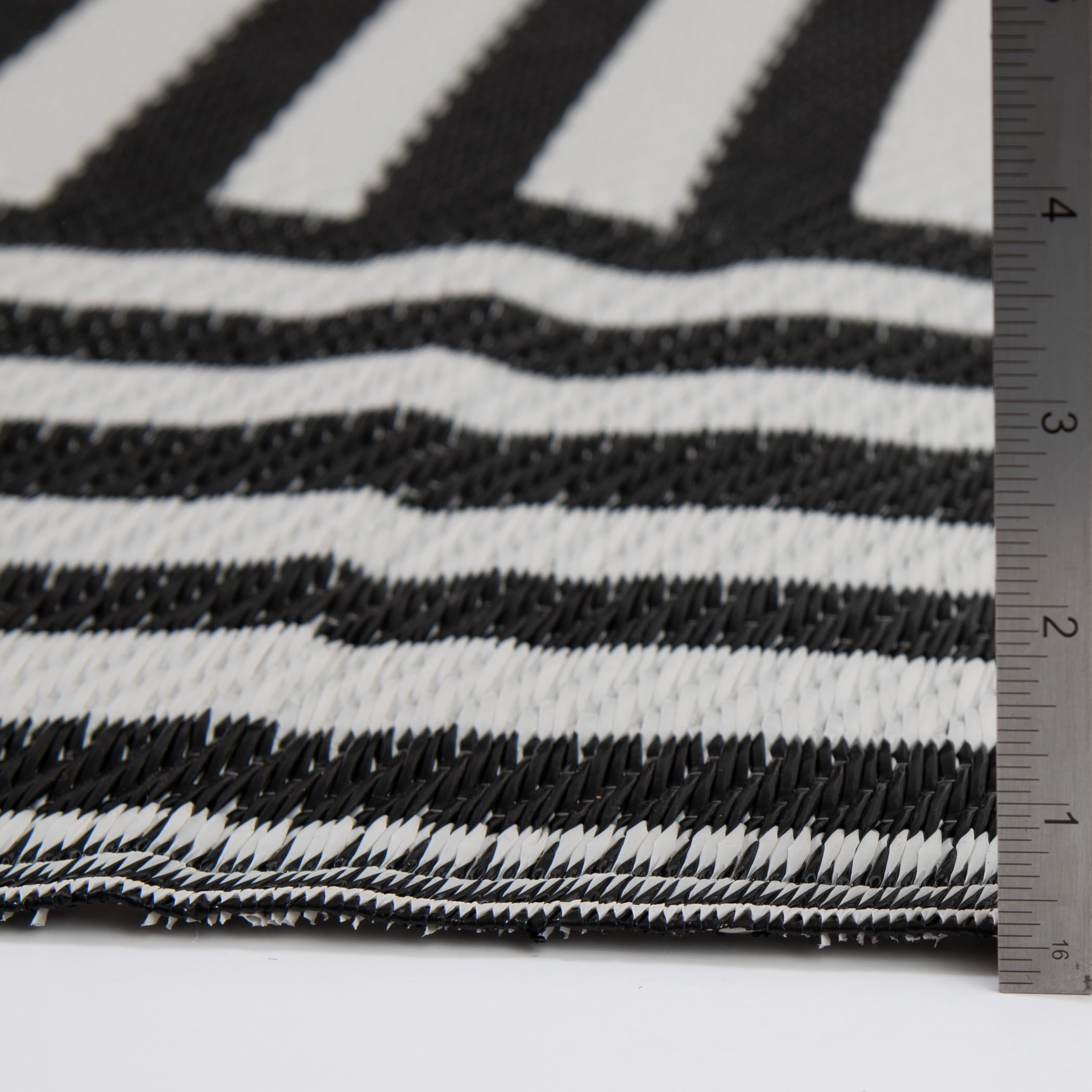 Mainstays New Block Black and White Stripe Plastic Outdoor Rug, 7'x10'