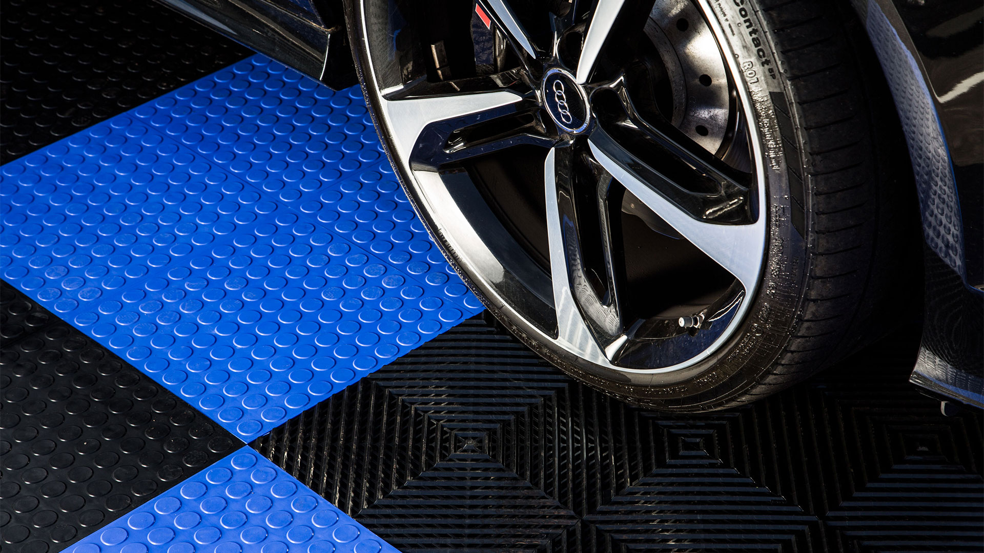 FlooringInc 12"x12" Coin Pattern Interlocking Garage Floor Nitro PVC