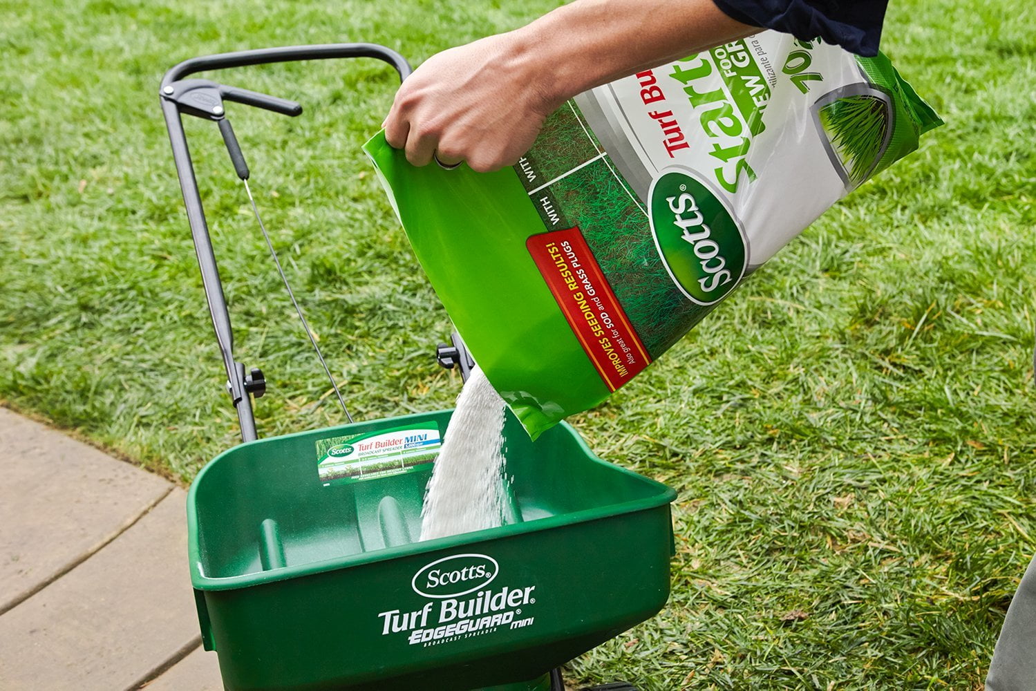 Scotts Turf Builder Starter Food for New Grass - Lawn Fertilizer - 15 lb, Covers 5,000 sq ft — Outdoor & Indoor Plant Use, Easy Application
