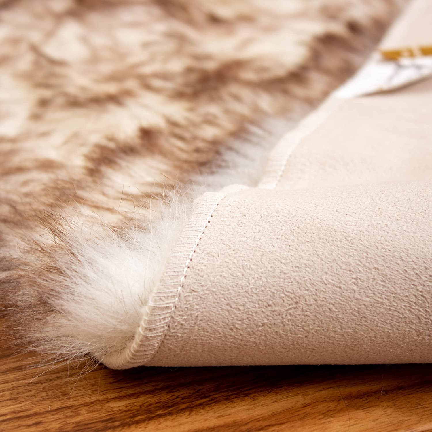 Sanmadrola Faux Fur Rug, Fluffy Soft Faux Fox Fur Area Rugs for Bedroom Livingroom Kids Room Decor, Shaggy Fur Rugs Anti-Skid 2x6 Faux Sheepskin White with Brown