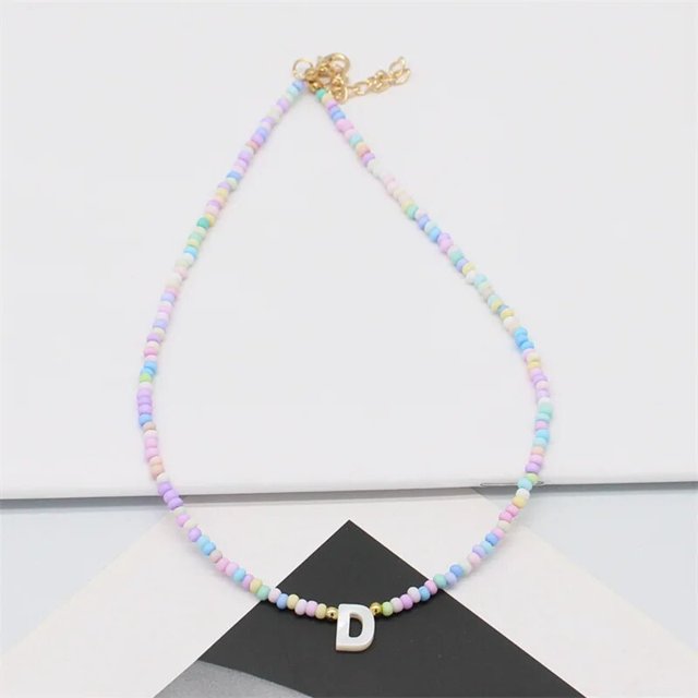 Gargantilla de cuentas bohemias para mujer, collar hecho a mano con inicial de 26 letras, colgante de concha, cadena de cuello de Color caramelo, accesorios de joyería de moda