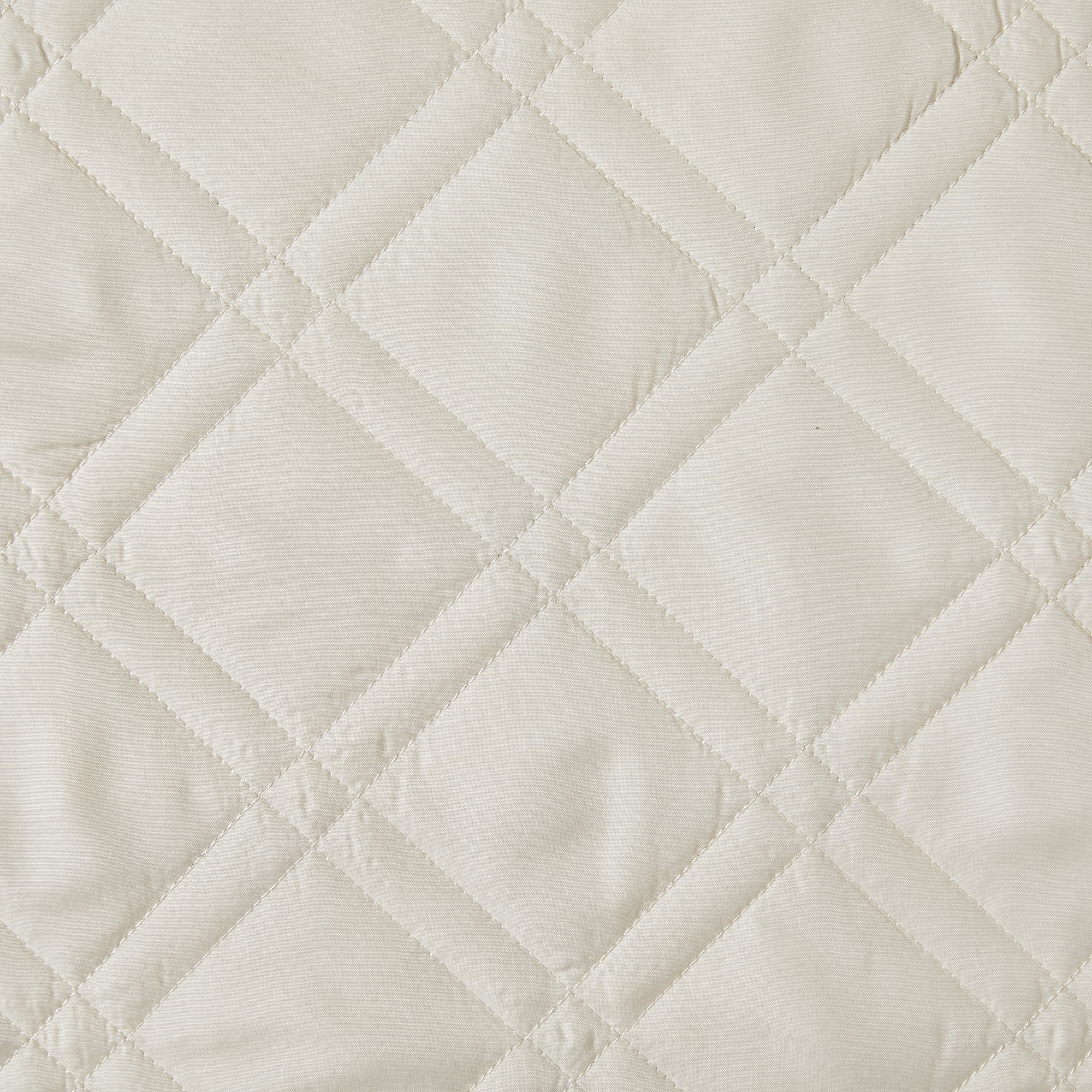 Mainstays Emmett Beige Diamond Pattern and Plaid Microfiber Quilt, Full/Queen - Reversible