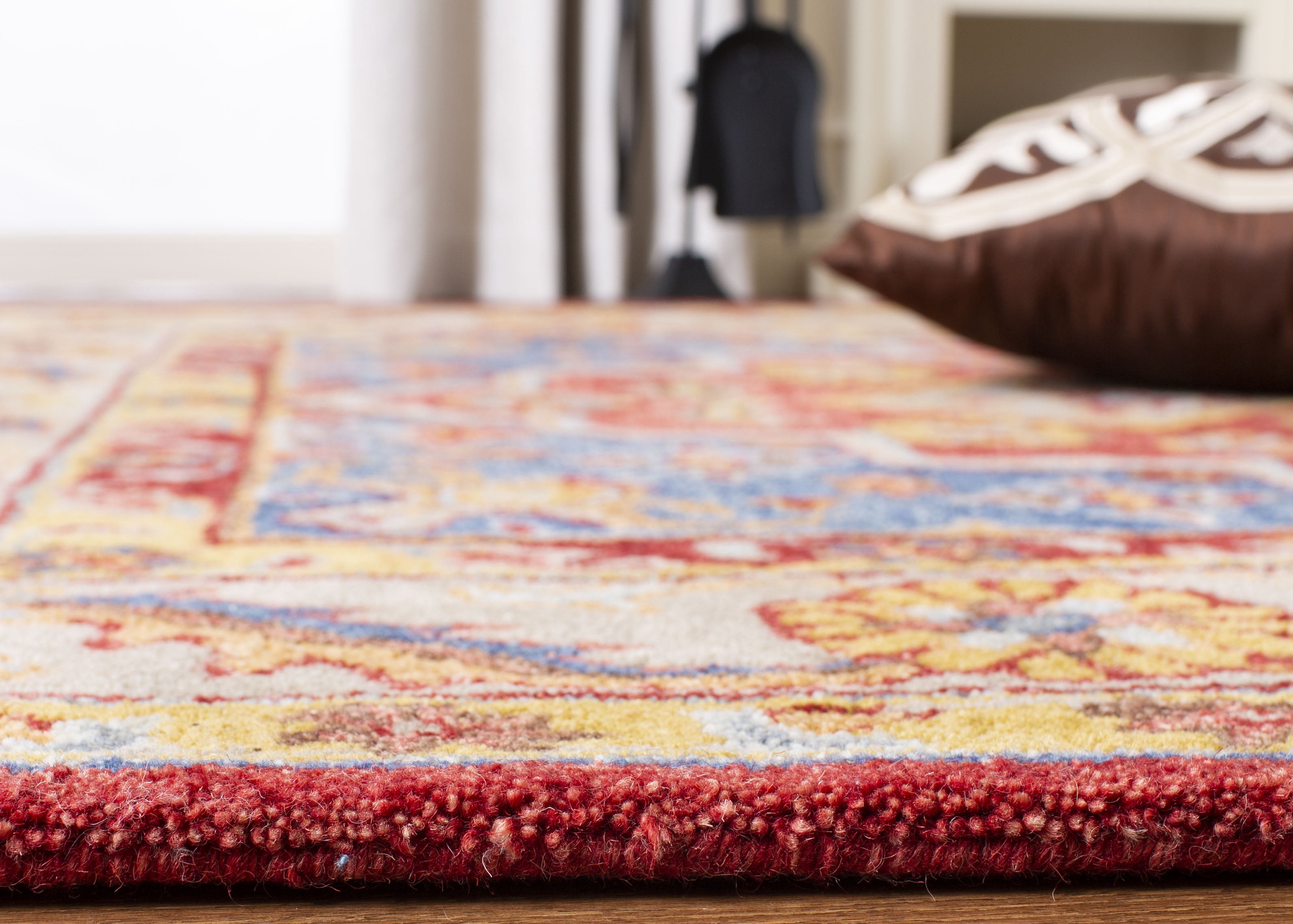 SAFAVIEH Antiquity Steve Traditional Wool Area Rug, Red/Blue, 4' x 6'