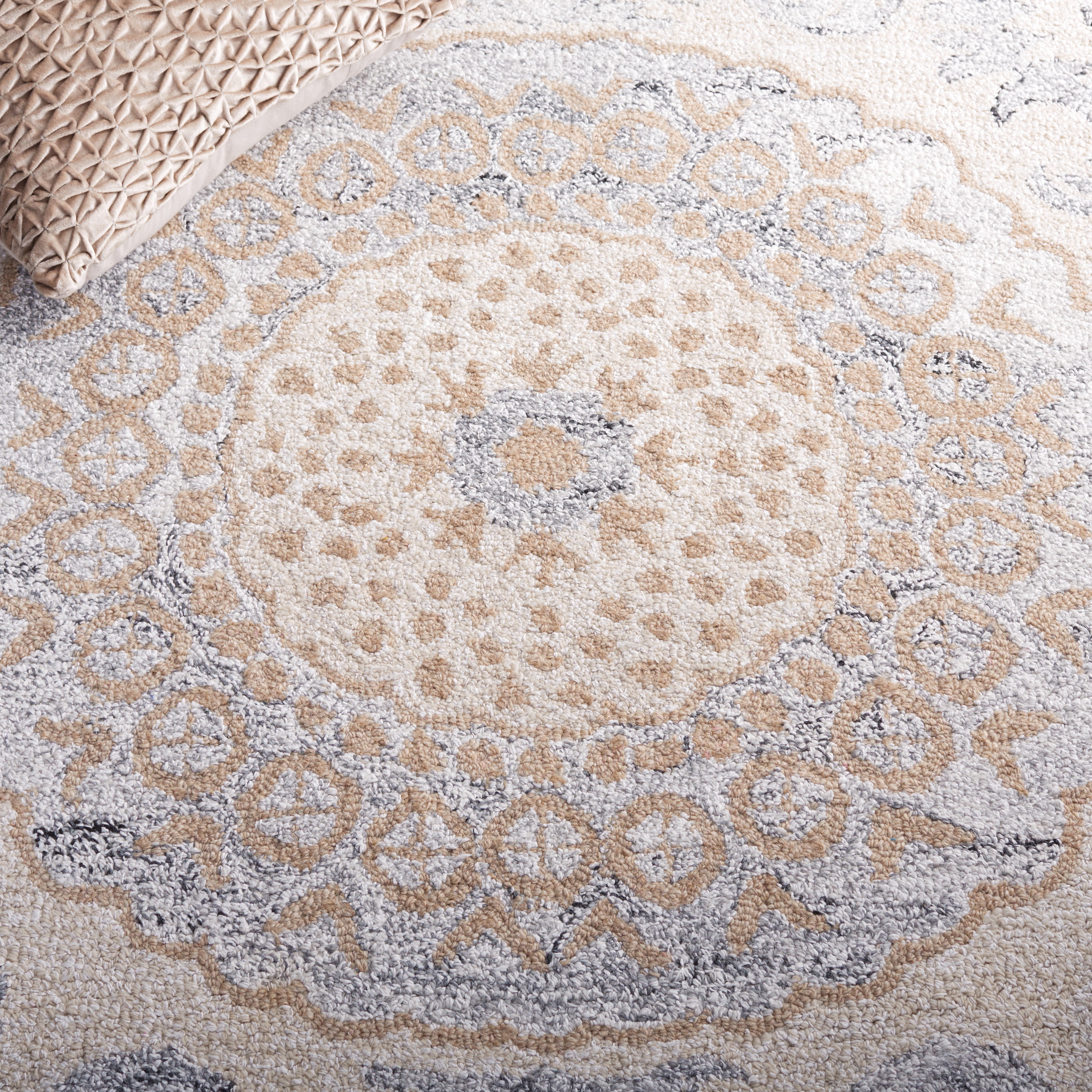 SAFAVIEH Marquee Clematis Medallion Area Rug, Beige/Grey, 4' x 6'