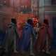 thumbnail image 5 of Capa con capucha de Halloween Unisex Hombres Mujeres Cabo Sólido Capa larga Papel Cosplay Disfraces Outwear Retro Medieval Capa gótica Fiesta de Halloween Accesorios Abanopi  Capa con capucha, 5 of 7