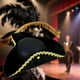 thumbnail image 5 of Gorra pirata elegante y versátil con tres picos para actuaciones, fiestas y disfraces. Ala de sombrero dorada, 5 of 7