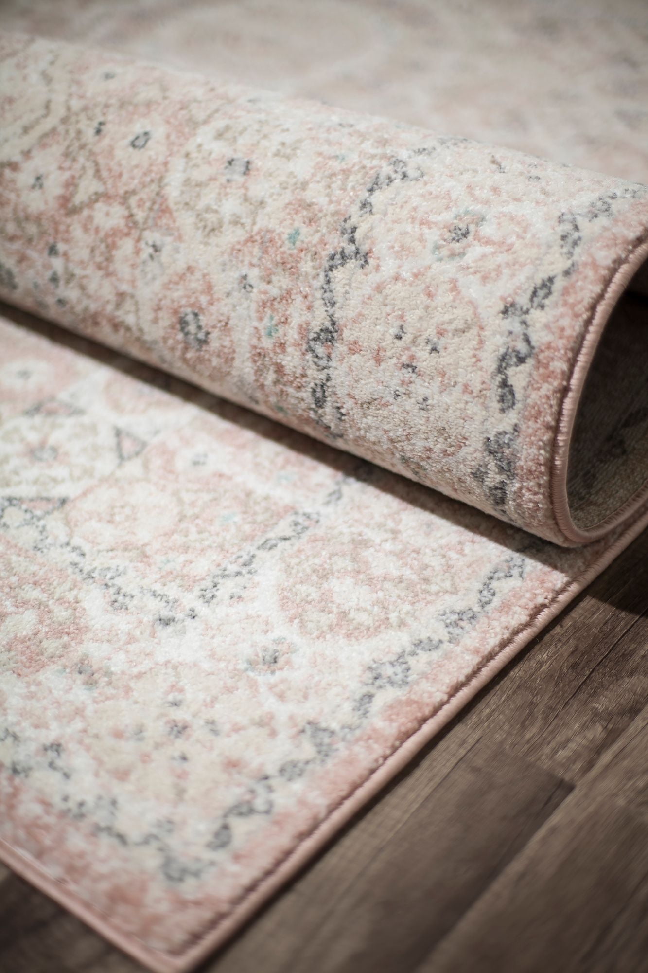 Harper HY60A Pink Lemonade Transitional Vintage Pink Area Rug, 5'x7'