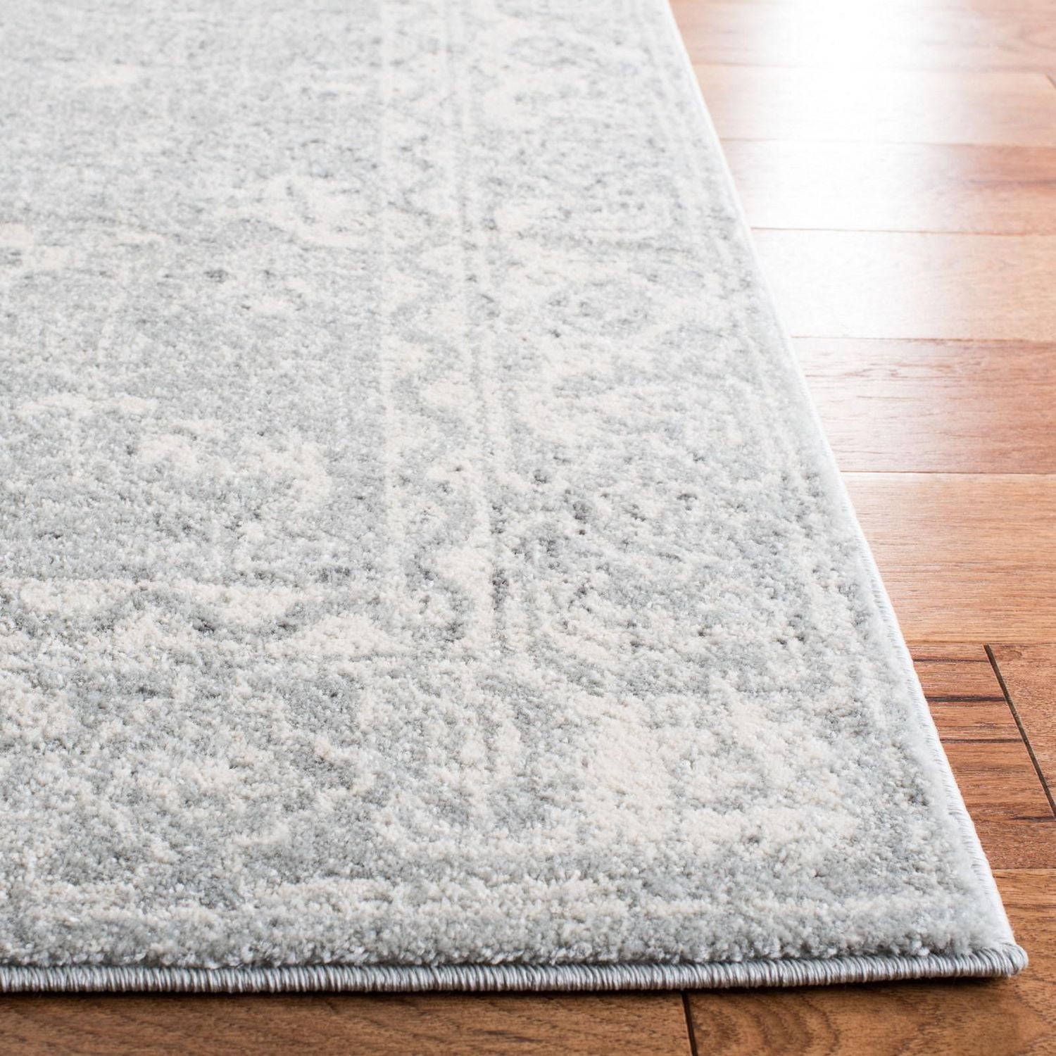 Safavieh Evoke Denica Traditional Area Rug