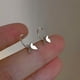 thumbnail image 2 of 2021 Koren minimalista plateado Mini pequeños pendientes de tuerca de mariposa para mujeres estudiante chica adolescente mariposa Simple joyería regalo Gao Jinjia LED, 2 of 2
