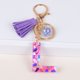 thumbnail image 4 of Llavero con 26 letras en inglés de estilo europeo y americano de moda, colgante con borlas y letras de piedra de color epoxi de cristal, 4 of 5
