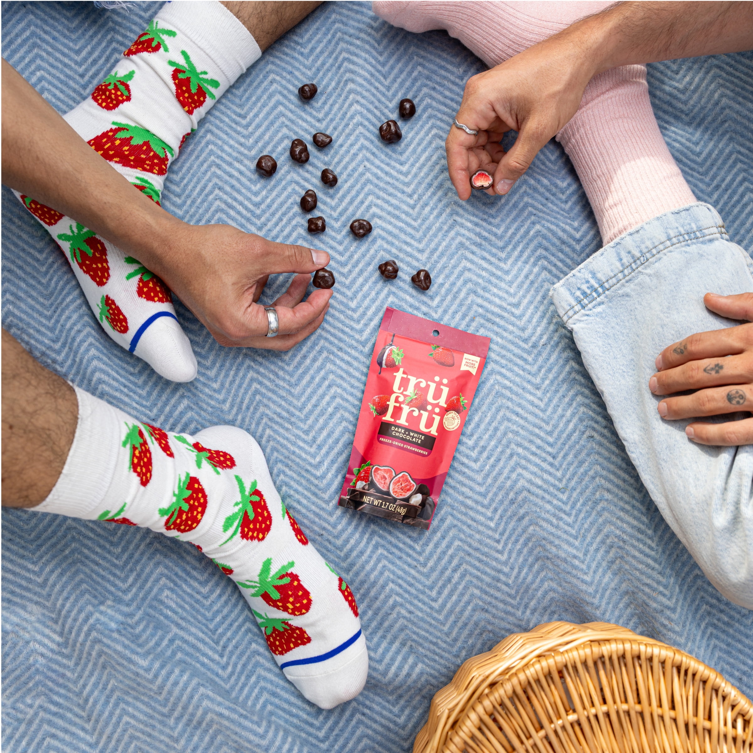 Tru Fru Freeze Dried Strawberries in Dark & White Chocolate, 1.7 oz