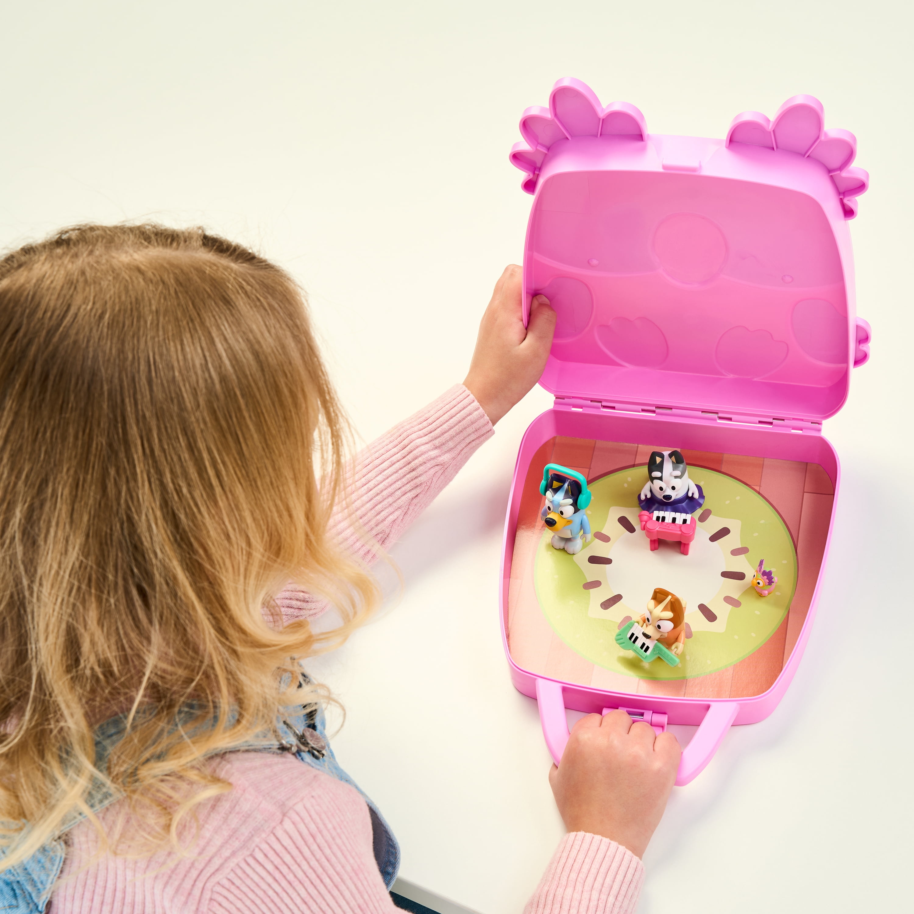 Chattermax Figure Case, Includes Bluey, Bingo, Muffin and Chattermax, Toys for Kids 3-6 Years