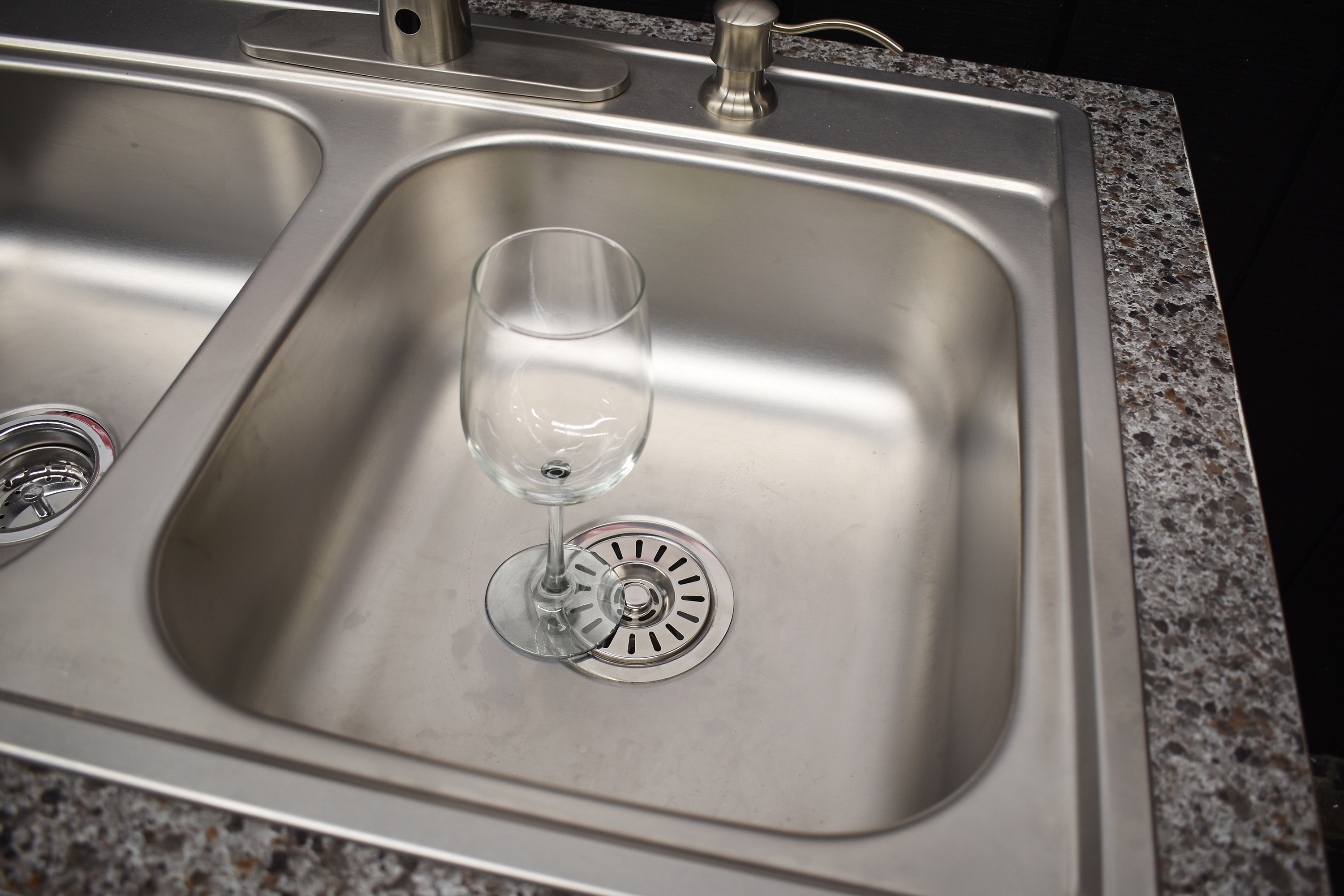 Keeney K5416TF Glass-Friendly Flat Top Kitchen Sink Strainer, Stainless Steel