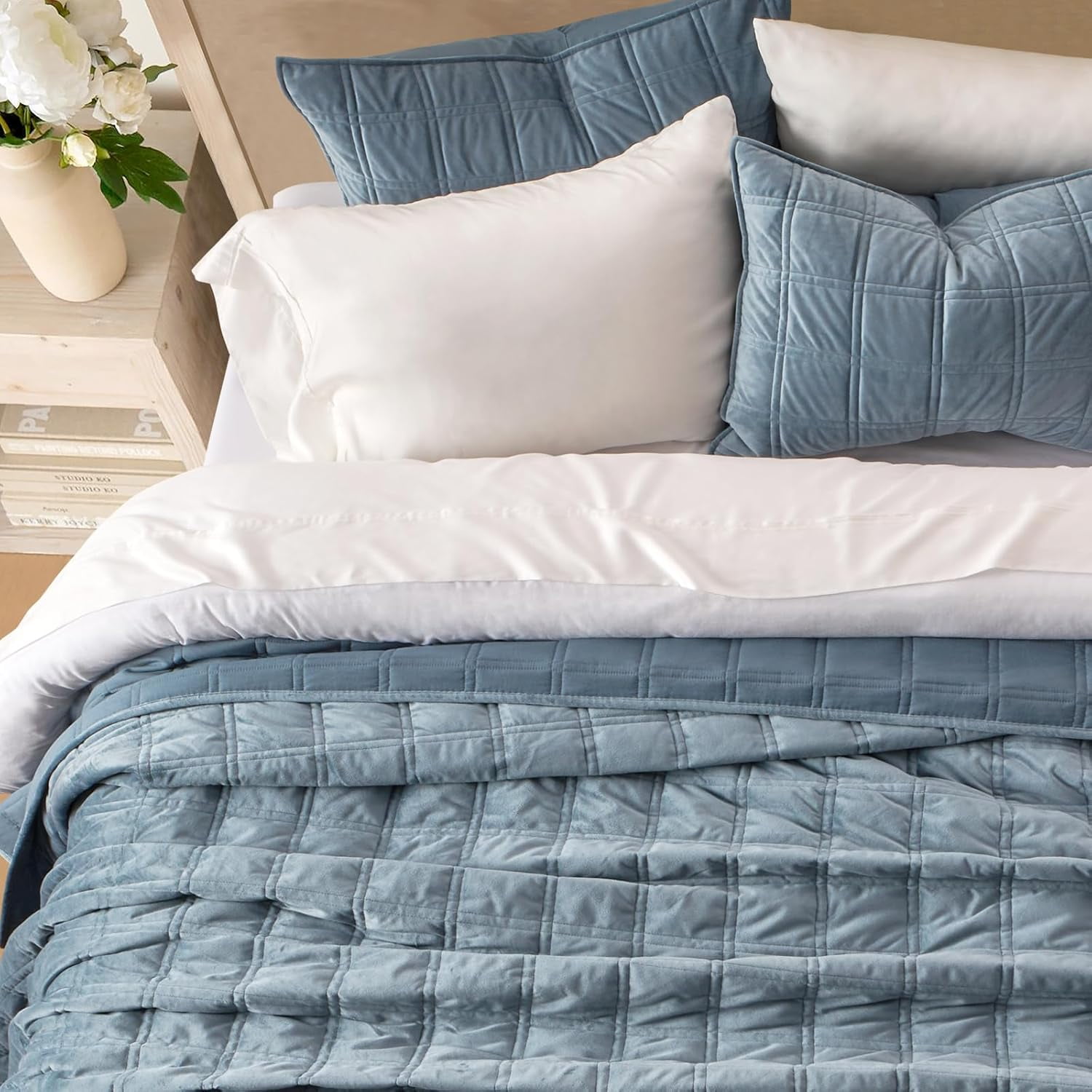 EVERGRACE 3 Pieces Luxurious Velvet Quilt King Size, Ultra Soft Bedspread Coverlet Set, Double Box Stitch Lightweight Velvet Comforter for All Season with 2 Shams, Blue Linen, 108''x96''