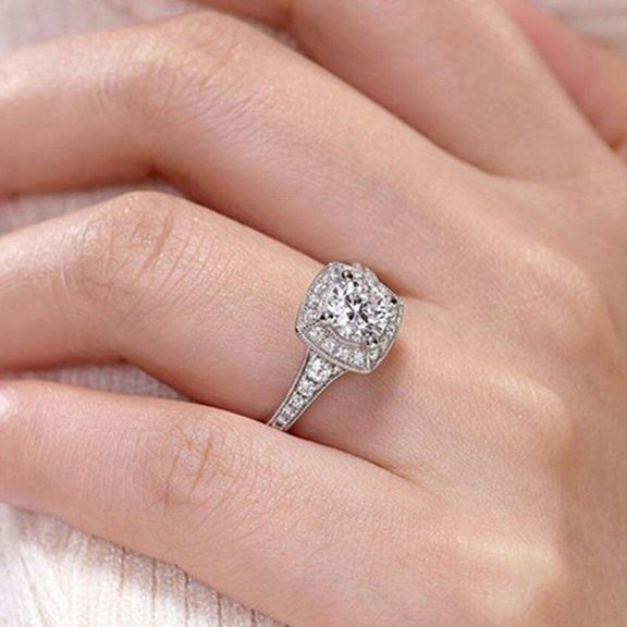 Fashion Women Four-Claw Round Zircon Ring