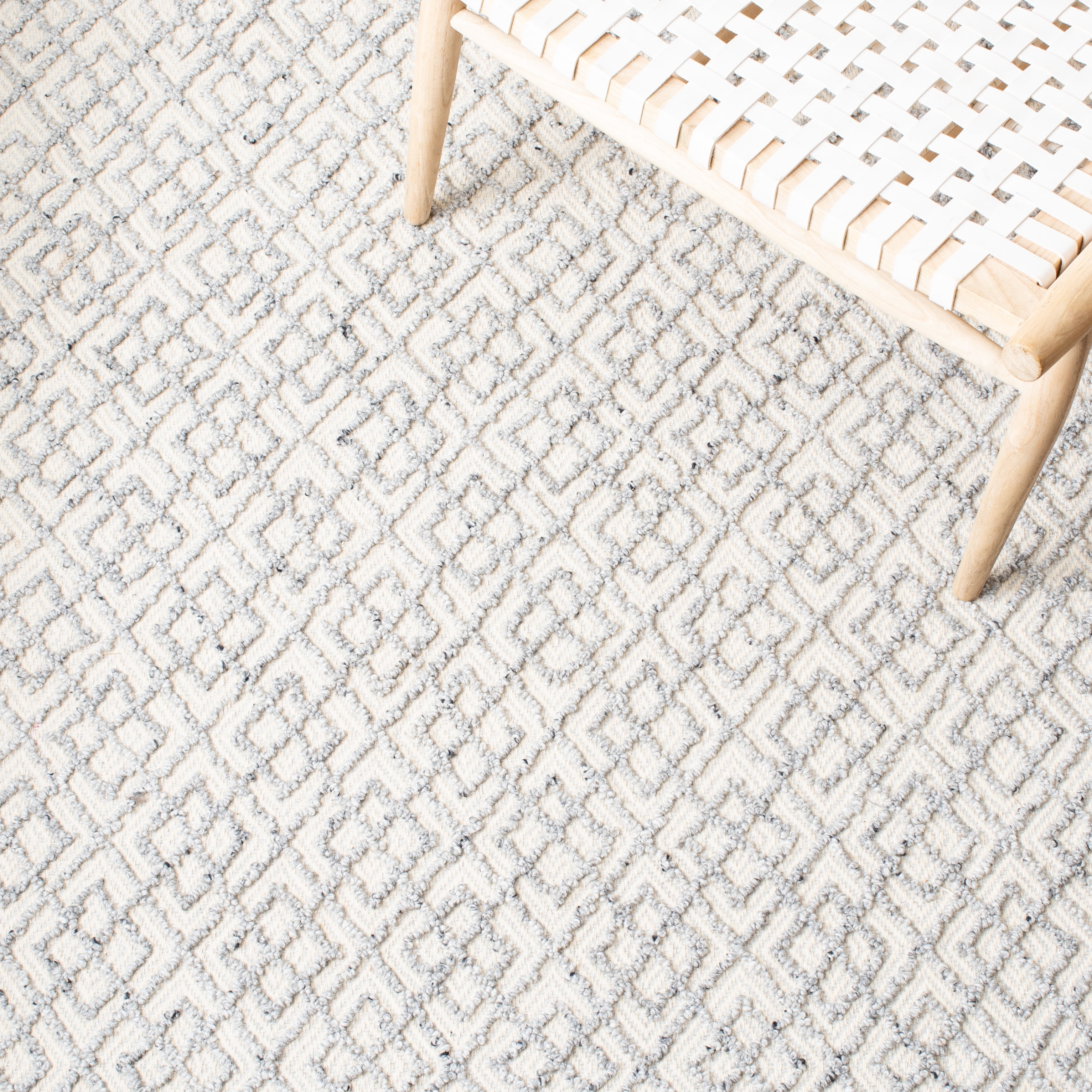 SAFAVIEH Martha Stewart Trace Diamond Area Rug, Grey/Beige, 8' x 10'