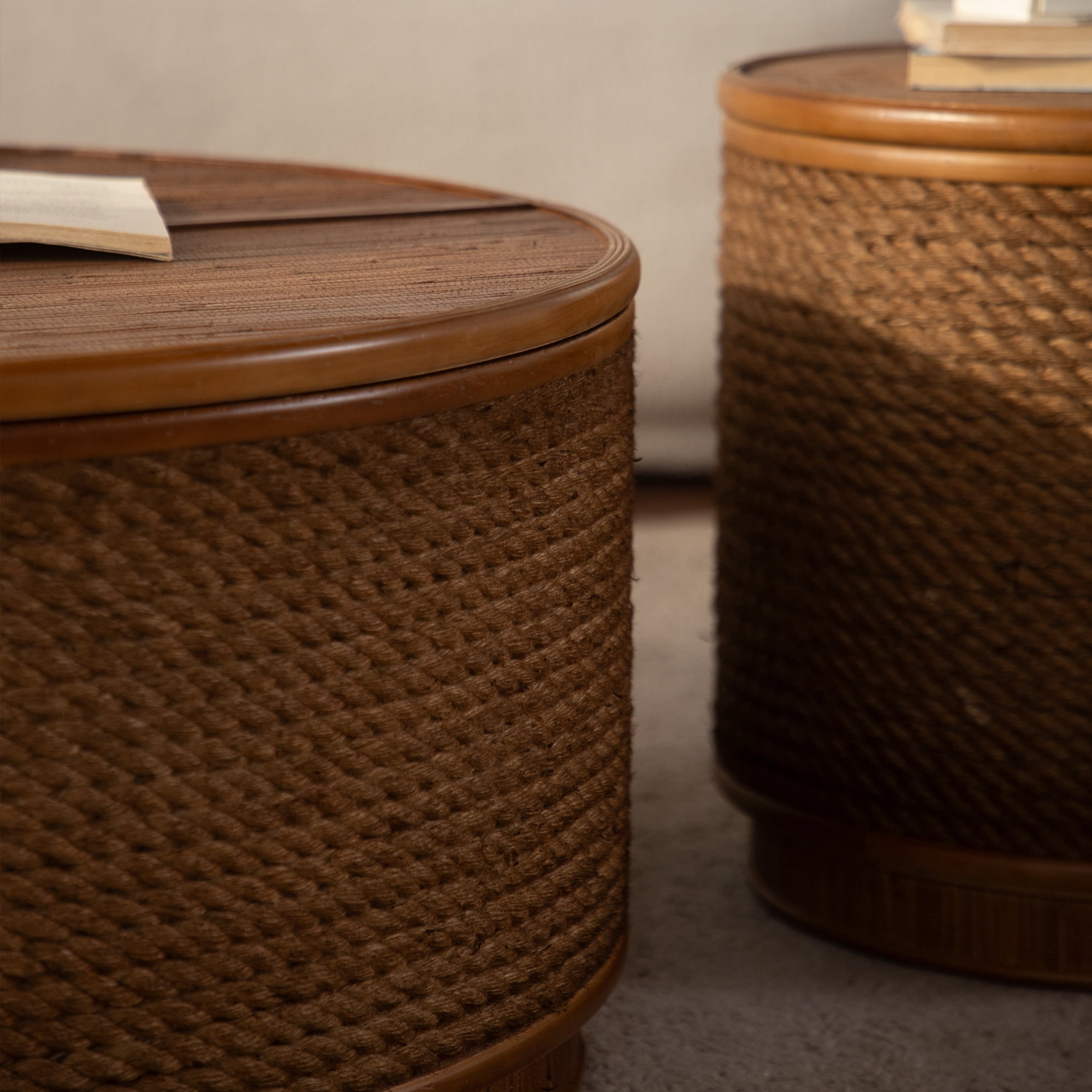 Leumius Round Rattan Coffee Table with Lift-Off Lid Storage, Hand-Woven Hemp Rope Trim, Boho-Chic Style for Cozy Living Rooms & Compact Spaces Natural 1