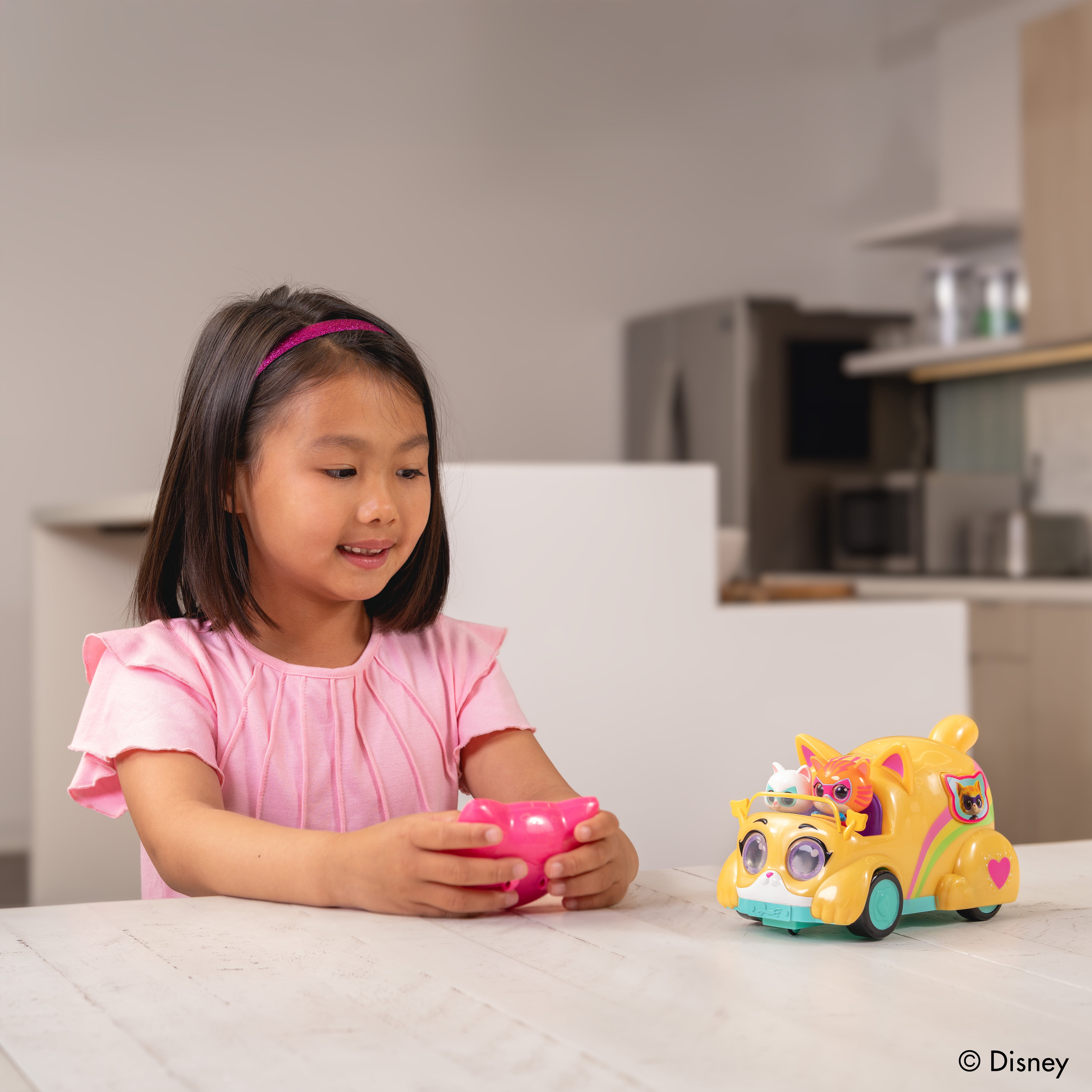 Super Kitties RC Car by Disney Jr. Lights & Sound Toy by Jada Toys, Ginny & Bitsy Characters, Easy-to-Use Radio Control Cars, Ages 4+