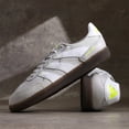 thumbnail image 4 of Botas de fútbol para interior Adidas Predator Freestyle, 4 of 5