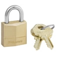 thumbnail image 1 of Candado Master Lock 120D de latón con llaves diferentes, 1 of 5