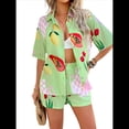 thumbnail image 2 of Conjunto de 2 Piezas para Mujer, con Estampado Floral Tropical Suave de Verano, Cuello en V, Corta, Botones y Pantalones Cortos. Fruta de Fondo Verde M, 2 of 10
