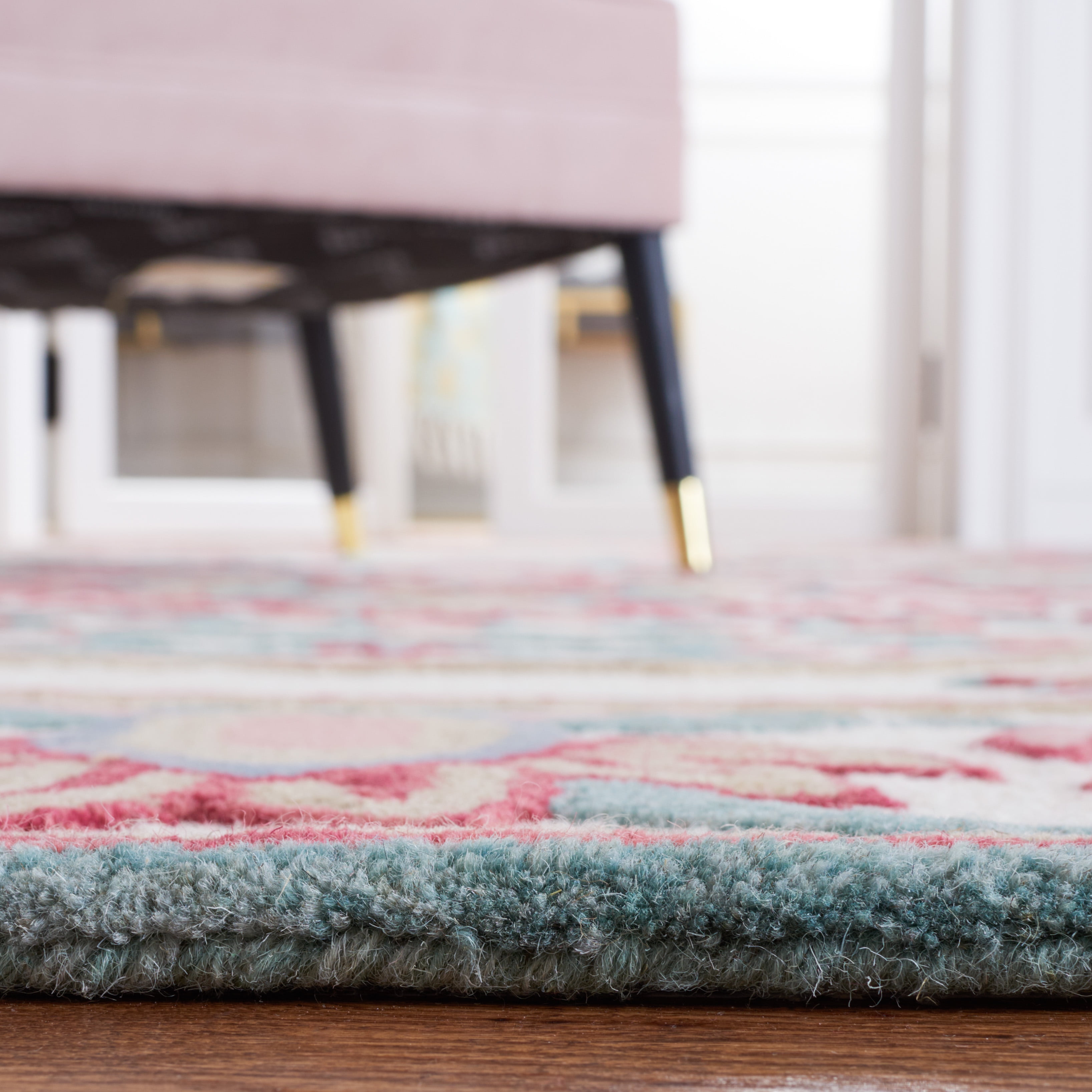 SAFAVIEH Bellagio Vanessa Floral Wool Area Rug, Ivory/Red, 4' x 6'