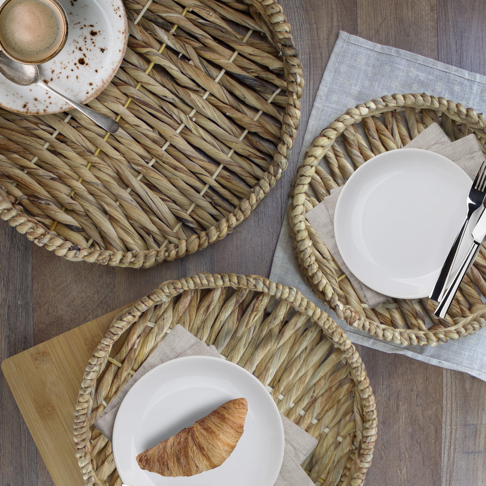 Northlight Set of 3 Round Natural Woven Water Hyacinth Serving Trays 16"