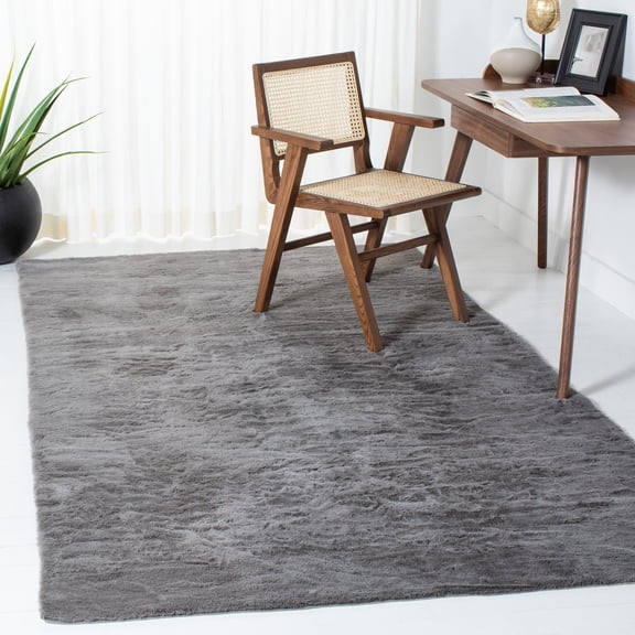 Safavieh Faux Sheep Skin Brock Distressed Area Rug, Gray, 5' x 8'