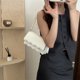 thumbnail image 4 of Bolso de hombro de moda PU para mujer 2025, nuevo estilo, bolso cuadrado estilo coreano, elegante y versátil, bolso de axila., 4 of 10
