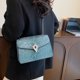 thumbnail image 4 of Bolso de mujer nuevo de primavera 2025, nuevo estilo, bandolera con cadena, pequeño bolso cuadrado con solapa y doble compartimento, bolso ligero de lujo., 4 of 5