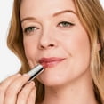 thumbnail image 4 of Lipstick Clinique, un color de labios con formas dramáticamente diferentes, 4 of 6