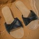 thumbnail image 1 of Diapositivas de moda para mujeres con zapatillas de cuero suaves Sandalias de deslizamiento plano de verano se deslizan para interiores al aire libre, 1 of 6