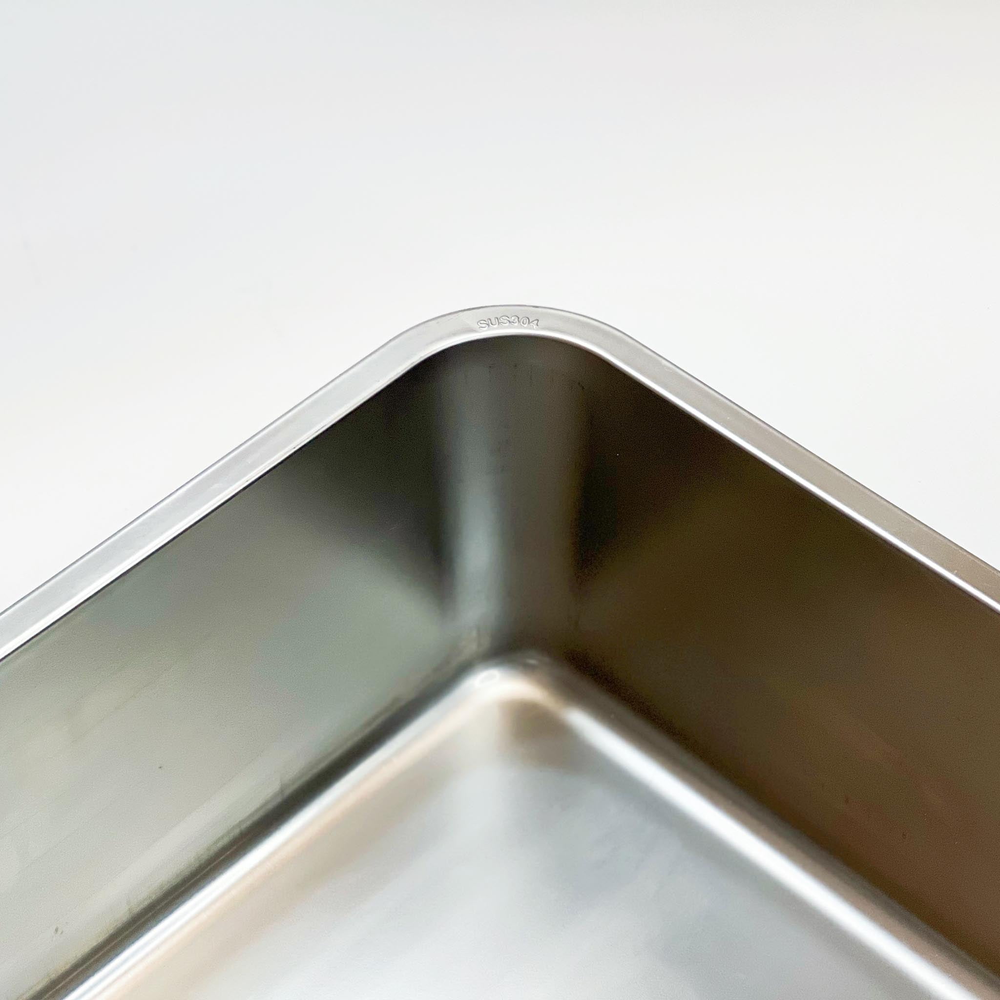 KUNWU Stainless Steel Semi-closed Cat Litter Box 24"x 16"x 12" with Enclosure Lid, Scoop and Step, Easy Clean, Never Absorbs Odor