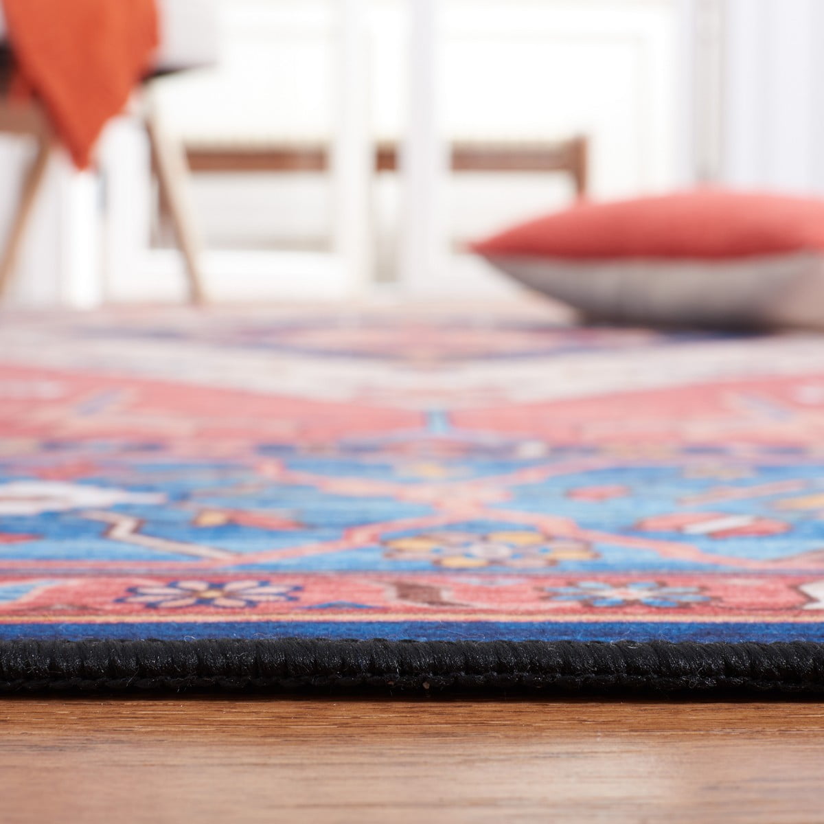 SAFAVIEH Tucson Barrfind Traditional Machine Washable Area Rug, 6' x 6' Round, Rust/Blue