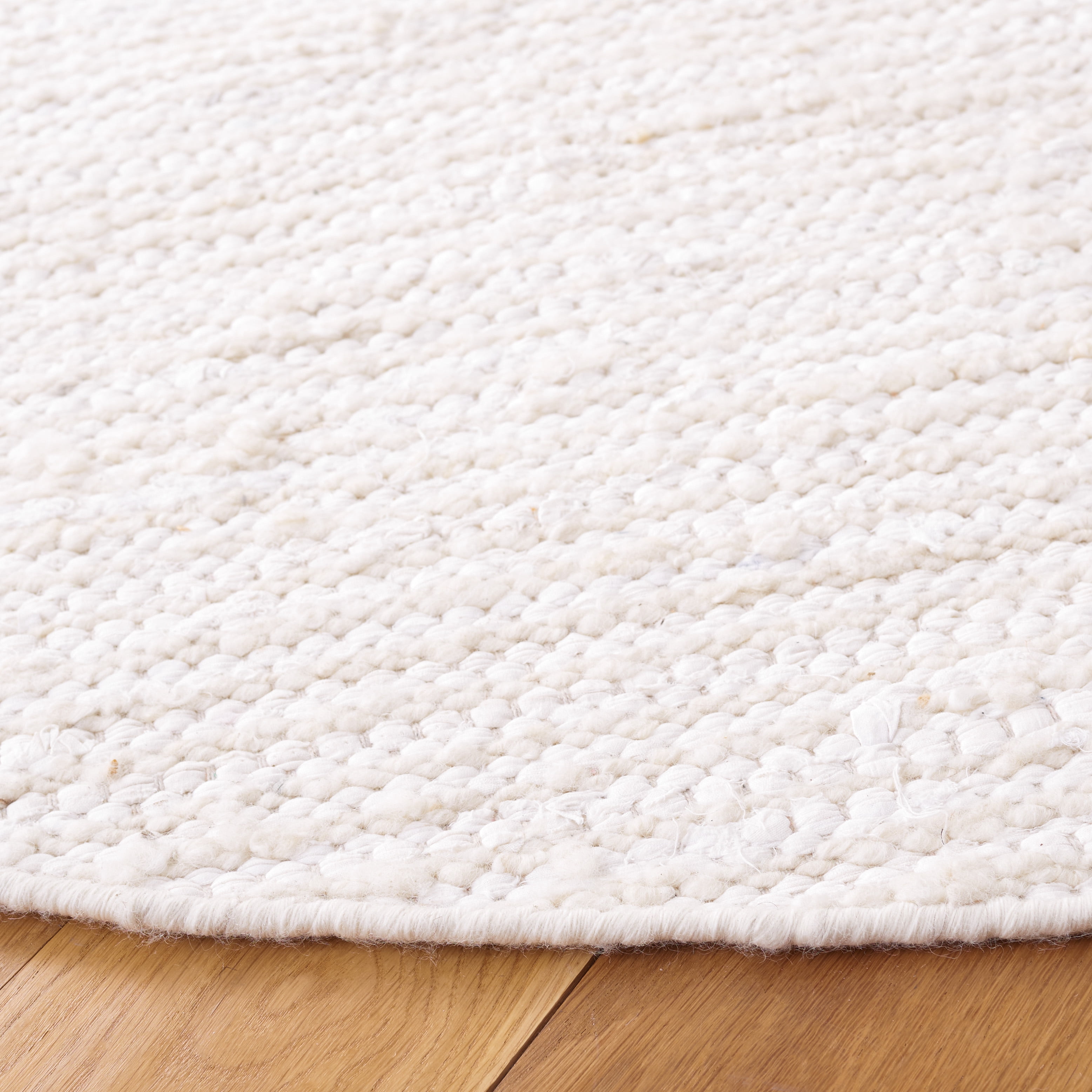 SAFAVIEH Natura Stephen Distressed Area Rug, Ivory/Beige, 6' x 6' Round