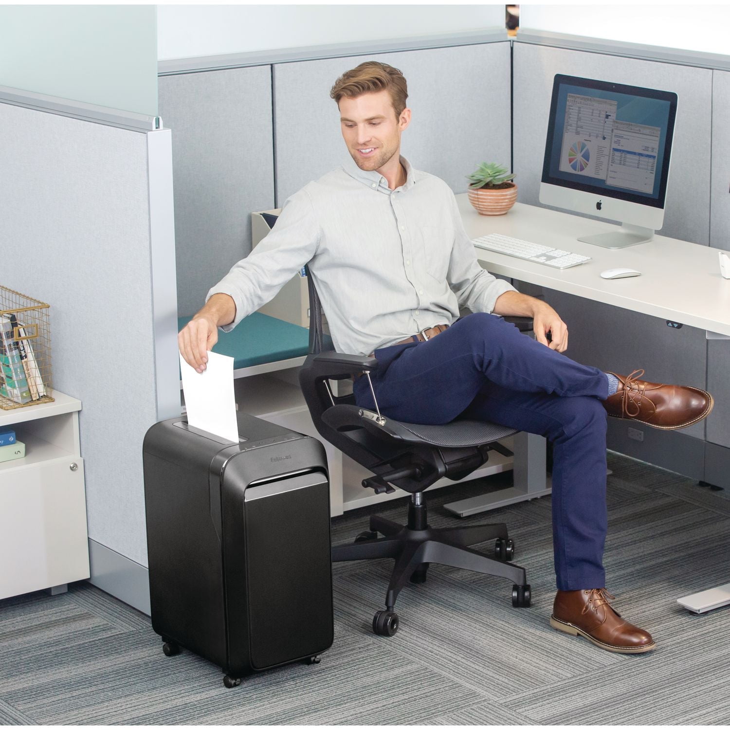 Fellowes Powershred® LX220 Micro-Cut Shredder (Black)