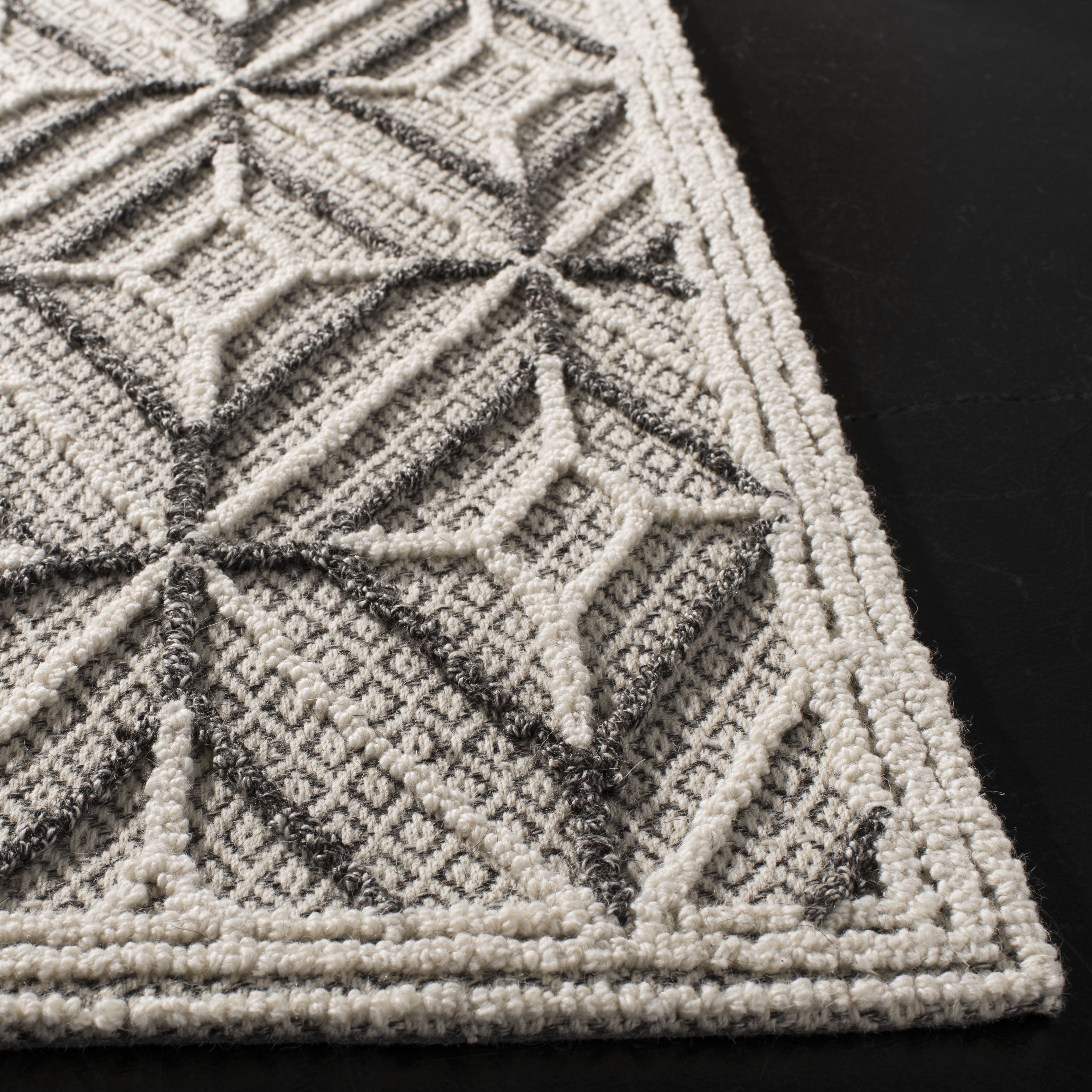 SAFAVIEH Trace Gervase Geometric Diamonds Wool Area Rug, Grey/Black, 4' x 6'
